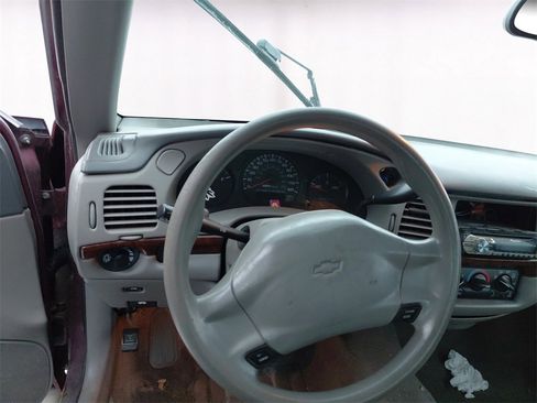 Used 2001 Chevrolet Impala Base w/ Preferred Equipment Group image 8