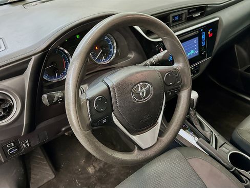 Used 2018 Toyota Corolla LE w/ Body Protection Package FWD image 18