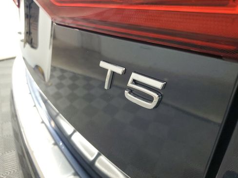 Used 2019 Volvo XC60 T5 Momentum w/ Multimedia Package image 9