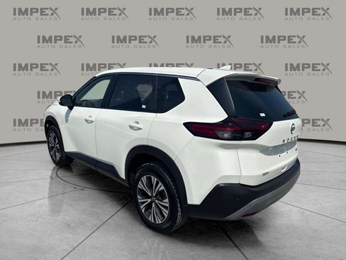Used 2023 Nissan Rogue SV FWD image 2