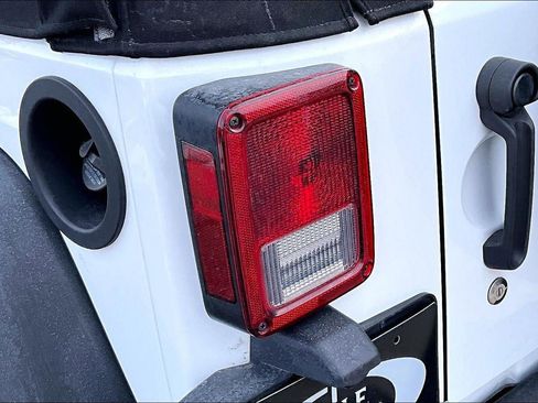 Used 2018 Jeep Wrangler Sport image 24