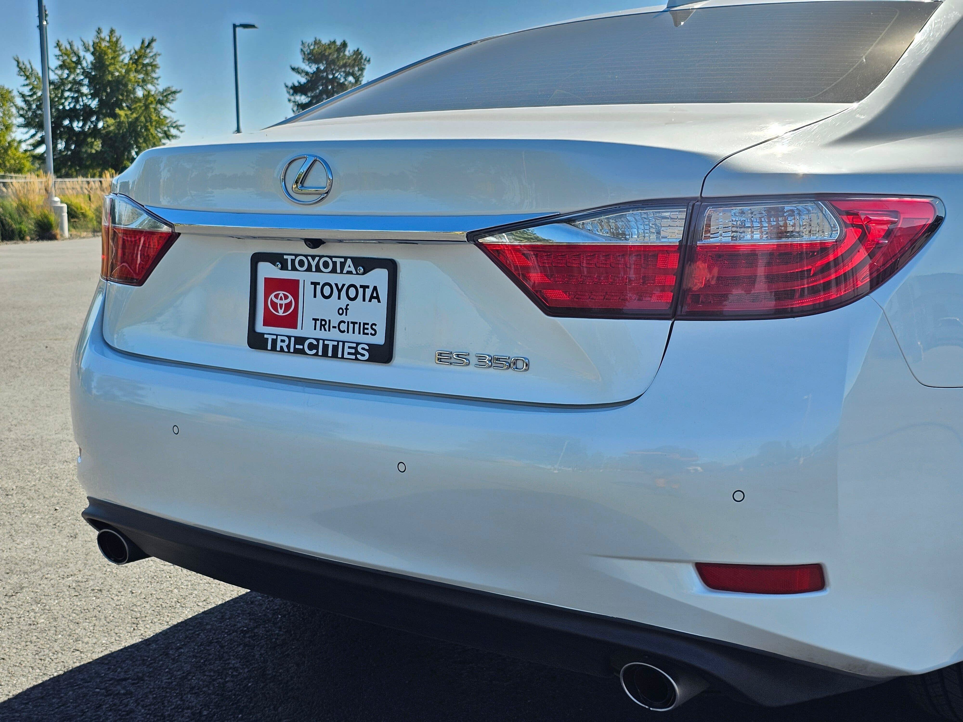 Used 2015 Lexus ES 350 w/ Luxury Package FWD image 13