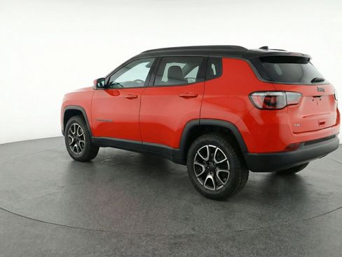 Used 2025 Jeep Compass Trailhawk image 6