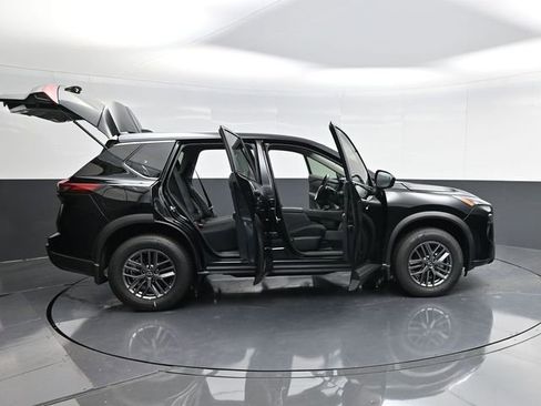 Used 2025 Nissan Rogue S image 43