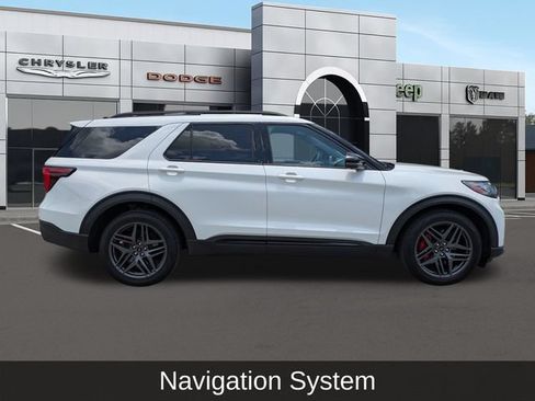 Used 2025 Ford Explorer ST AWD/4WD image 3