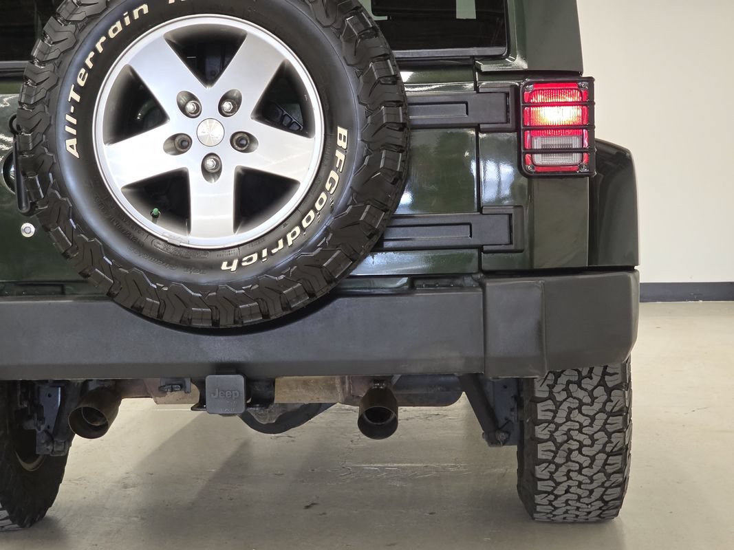 Used 2010 Jeep Wrangler Unlimited Rubicon w/ Dual Top Group AWD/4WD image 48