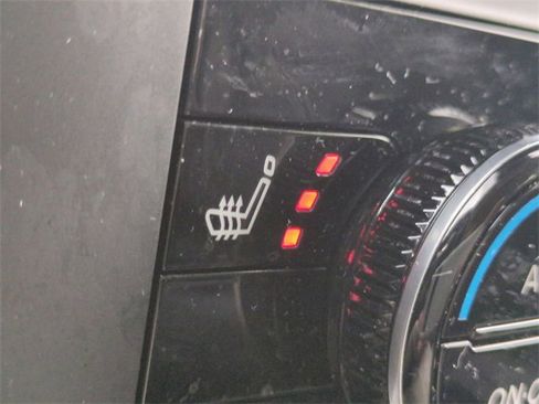 Used 2023 Nissan Rogue SV w/ SV Premium B Package image 23