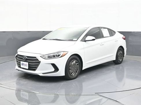 Used 2018 Hyundai Elantra SE FWD image 3