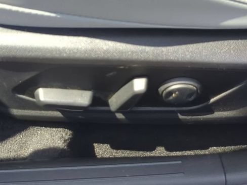 Used 2024 Hyundai Elantra Limited FWD image 19