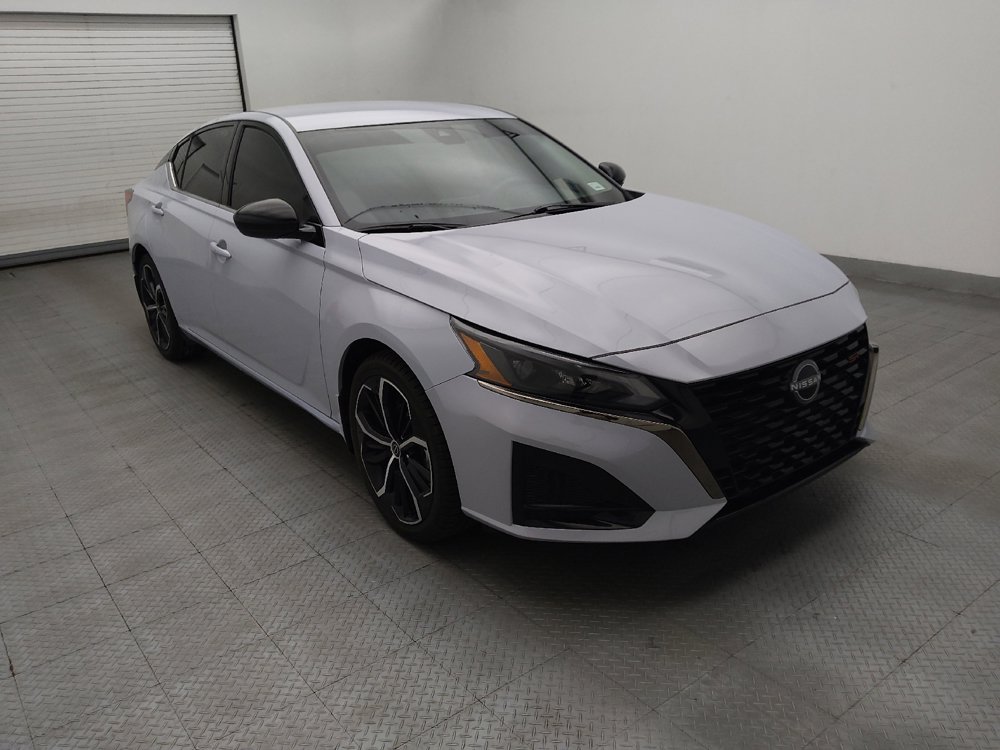 Used 2025 Nissan Altima 2.5 SR FWD image 13