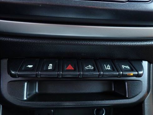 Used 2021 Chevrolet Colorado LT w/ Safety Package AWD/4WD image 16