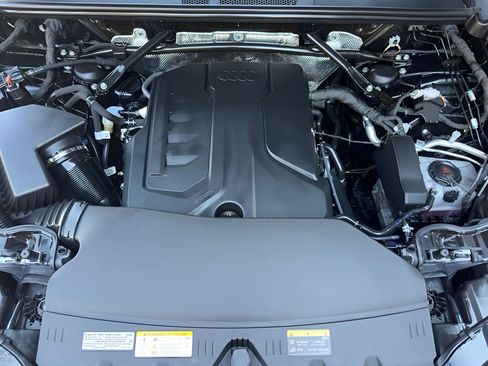 Certified 2025 Audi Q5 Premium AWD/4WD image 9