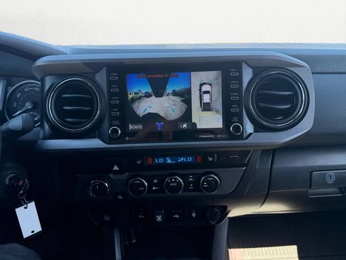 Used 2023 Toyota Tacoma TRD Off-Road w/ TRD Premium Off Road Package AWD/4WD image 17