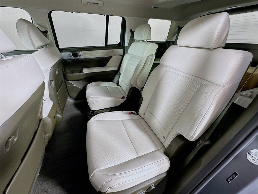 Used 2025 Hyundai Santa Fe Calligraphy AWD/4WD image 14
