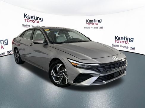 Used 2025 Hyundai Elantra Limited FWD image 3