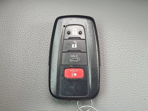 Used 2021 Toyota Highlander XLE FWD image 37