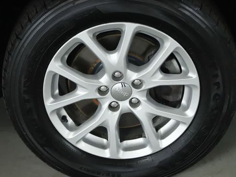 Used 2015 Jeep Cherokee Latitude w/ Cold Weather Group image 10