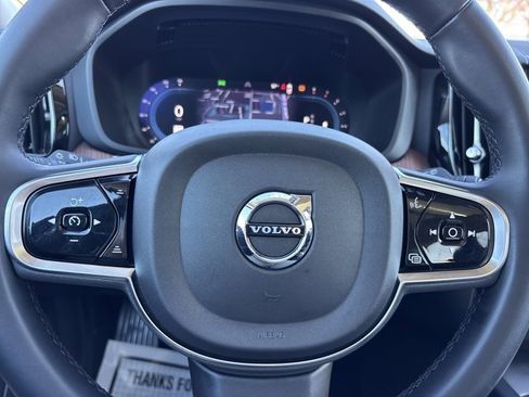 Used 2024 Volvo XC60 B5 Plus image 24