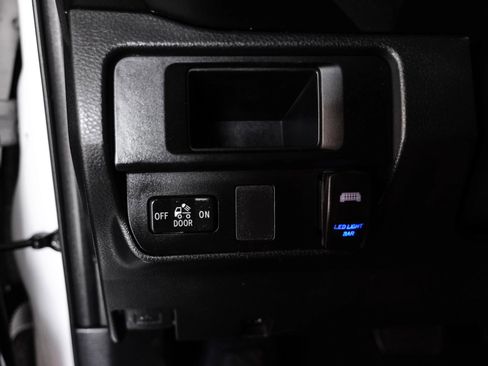 Used 2017 Toyota Tacoma SR5 w/ Tow Package image 25