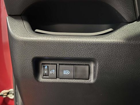 Used 2021 Toyota RAV4 LE AWD/4WD image 21