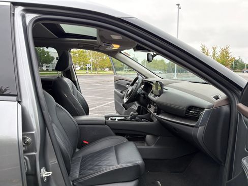 Used 2021 Nissan Rogue Platinum AWD/4WD image 14