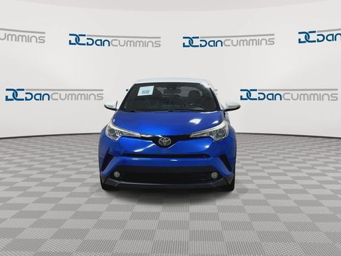 Used 2018 Toyota C-HR XLE FWD image 3