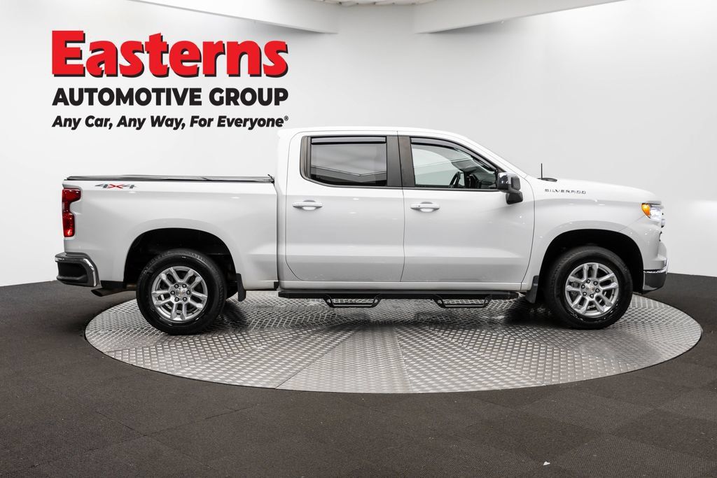 Used 2023 Chevrolet Silverado 1500 LT AWD/4WD image 6
