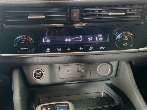 Used 2022 Nissan Rogue SV image 15