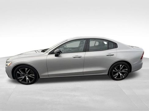 Used 2024 Volvo S60 B5 Plus FWD image 33
