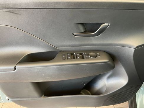 Used 2025 Hyundai Kona SEL image 18