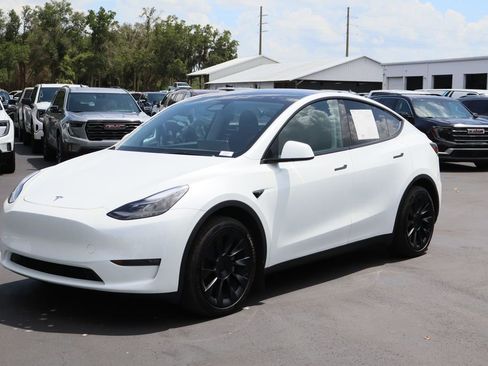 Used 2024 Tesla Model Y Long Range AWD/4WD image 5