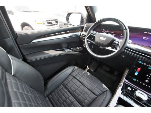 Certified 2026 Cadillac Escalade Platinum Sport w/ LPO, ONYX Package AWD/4WD image 8
