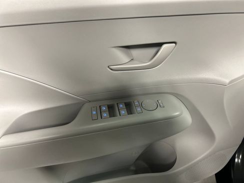 Used 2025 Hyundai Kona SEL FWD image 12