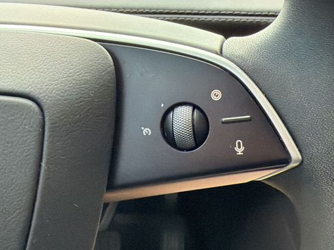 Used 2026 Tesla Model Y AWD image 18
