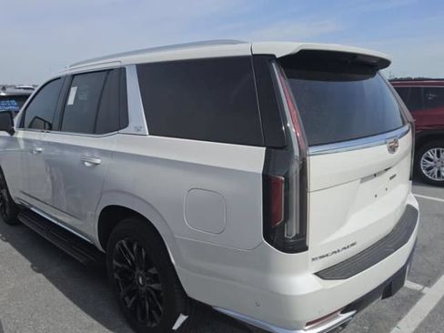 Used 2024 Cadillac Escalade Premium Luxury w/ Performance Package AWD/4WD image 6