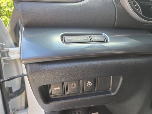 Used 2023 Nissan Maxima SR w/ Sport Mat Group FWD image 15