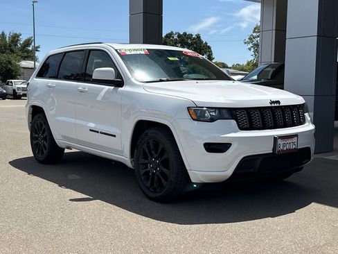 Used 2019 Jeep Grand Cherokee Altitude RWD image 1