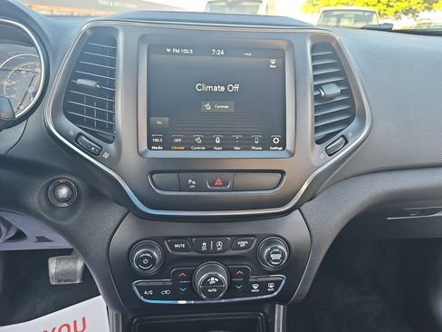 Used 2019 Jeep Cherokee Trailhawk w/ Comfort/Convenience Group AWD/4WD image 19