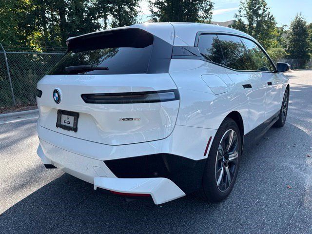 Used 2023 BMW iX xDrive50 w/ Premium Package AWD/4WD image 13