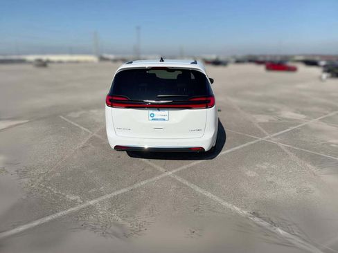 New 2026 Chrysler Pacifica Limited image 10