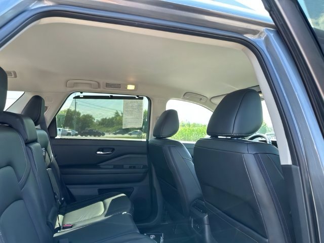Used 2023 Nissan Pathfinder SL AWD/4WD image 24