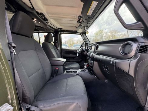 Used 2022 Jeep Gladiator Sport AWD/4WD image 16