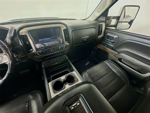 Used 2018 GMC Sierra 3500 Denali w/ Duramax Plus Package image 11