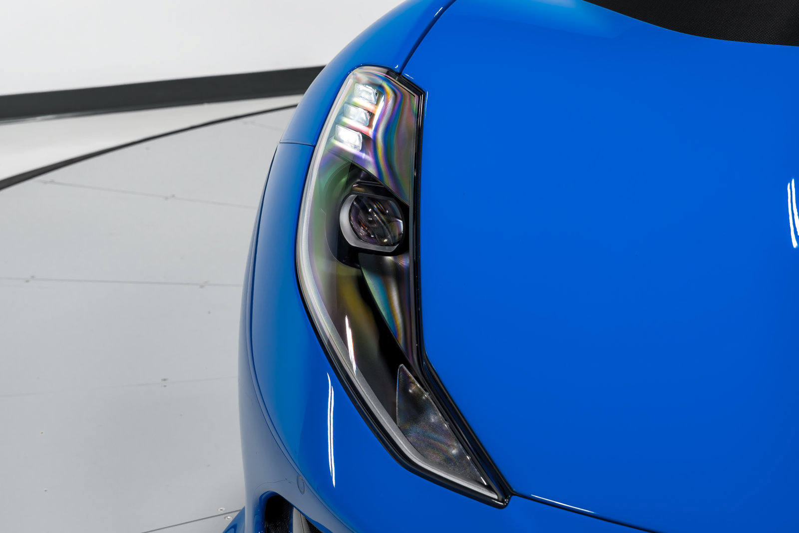 Used 2022 Ferrari 812 Competizione RWD image 37