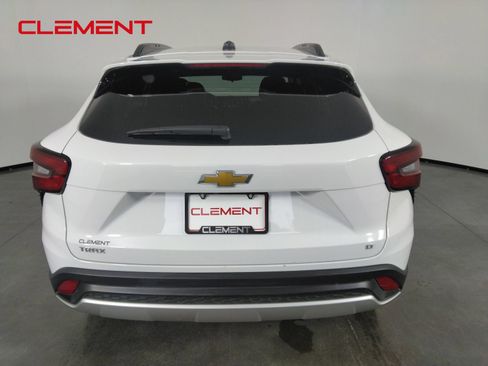 Used 2025 Chevrolet Trax LT w/ LT Convenience Package FWD image 6