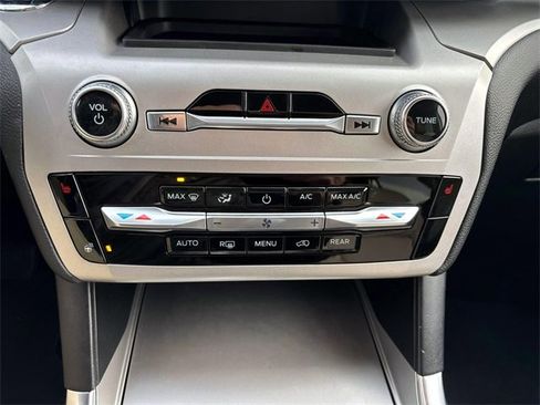 Used 2022 Ford Explorer XLT w/ Equipment Group 202A image 26