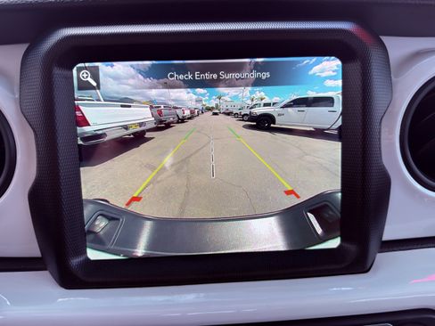 Used 2021 Jeep Gladiator Sport image 35