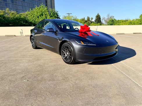 Used 2025 Tesla Model 3 RWD image 2
