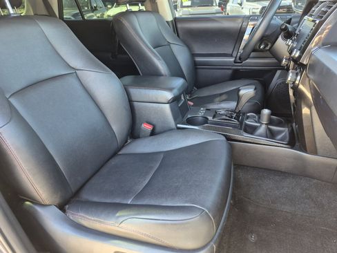 Used 2022 Toyota 4Runner TRD Off-Road Premium w/ Moonroof Package AWD/4WD image 23