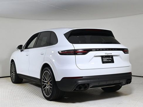 Used 2023 Porsche Cayenne Platinum Edition image 3